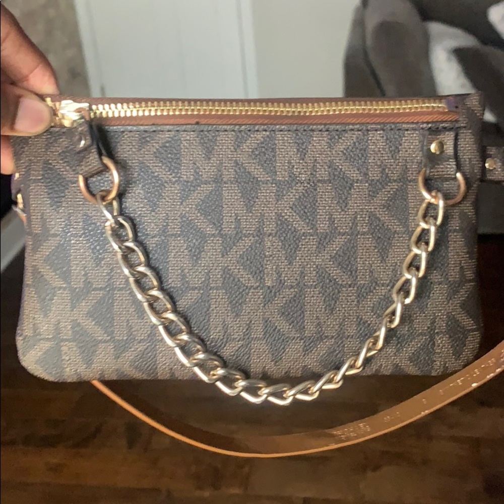 Micheal Kors purse/ Fanny pack - Picture 1 of 3